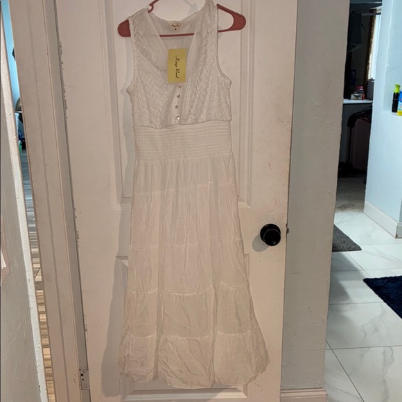 White Sleeveless Maxi Dress - Picture 1 of 2